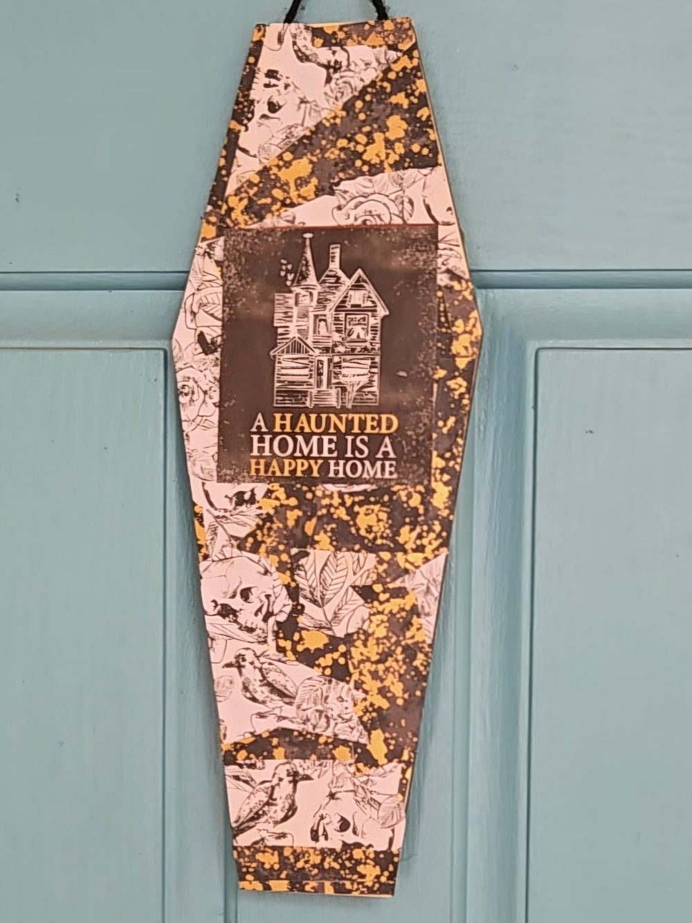 Haunted Home Coffin Wall Sign - Black and Gold Halloween Décor